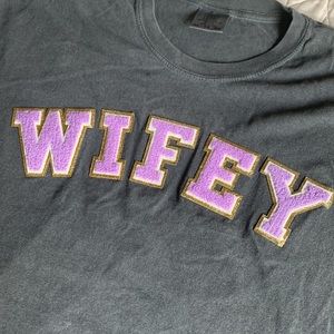 WIFEY COMFORT COLORS PATCH TSHIRT XL PURPLE GRAY CHARCOAL GOLD BRAND NEW